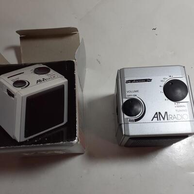 Vintage Americana AM Cube radio