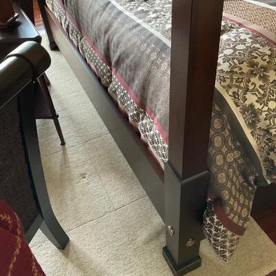 Ethan Allen Hayward King  4 Poster Bed with mattress and Bedding