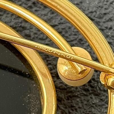 VINTAGE BLACK & GOLD TONED BROOCH