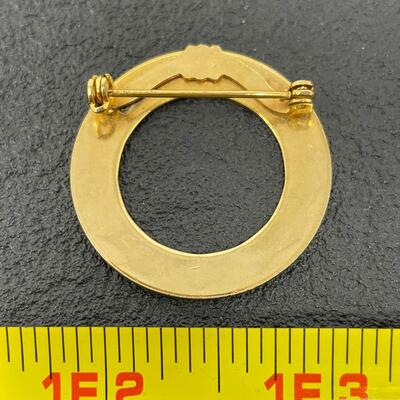 VINTAGE GOLD TONED CIRCLE BROOCH