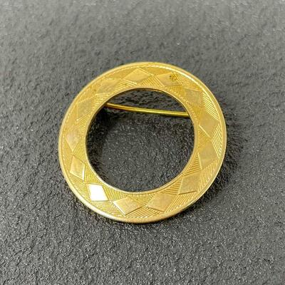 VINTAGE GOLD TONED CIRCLE BROOCH