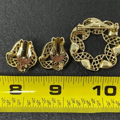 VINTAGE GOLD TONED EARRING & BROOCH SET