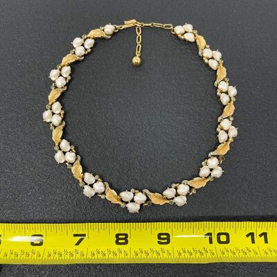 VINTAGE TRIFARI PEARL & GOLD TONED JEWELRY SET