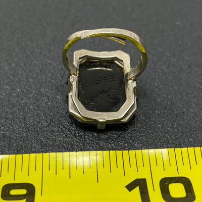 VINTAGE SILVER TONED RING W/ BLACK STONE - APPROX SIZE 7.5 (ADJUSTABLE)