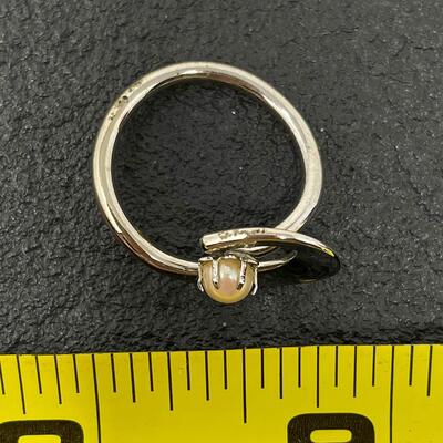 VINTAGE PEARL & SILVER TONED RING - SIZE 5