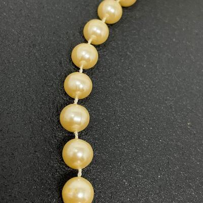 VINTAGE FAUX PEARL CHOKER NECKLACE