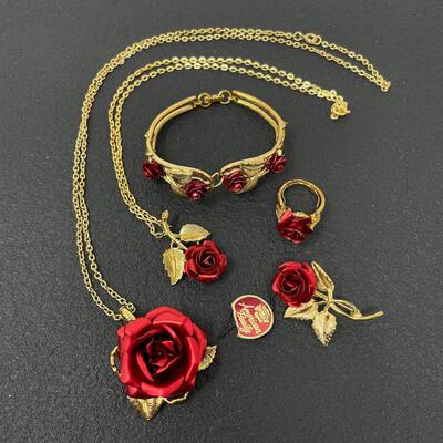 VINTAGE AMERICAN BEAUTY â€œTHE ART OF BEAUTYâ€ RED ROSE JEWELRY SET