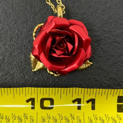 VINTAGE AMERICAN BEAUTY â€œTHE ART OF BEAUTYâ€ RED ROSE JEWELRY SET