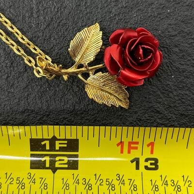 VINTAGE AMERICAN BEAUTY â€œTHE ART OF BEAUTYâ€ RED ROSE JEWELRY SET