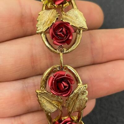 VINTAGE AMERICAN BEAUTY â€œTHE ART OF BEAUTYâ€ RED ROSE JEWELRY SET