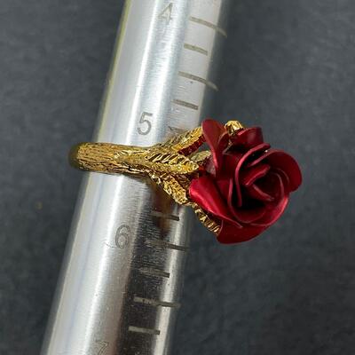VINTAGE AMERICAN BEAUTY â€œTHE ART OF BEAUTYâ€ RED ROSE JEWELRY SET