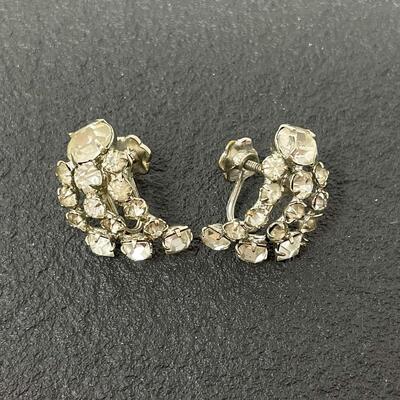 VINTAGE RHINESTONE & SILVER TONED EARRINGS