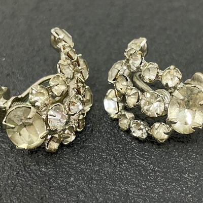 VINTAGE RHINESTONE & SILVER TONED EARRINGS
