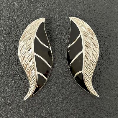 VINTAGE BLACK & SILVER TONED LEAF EARRINGS