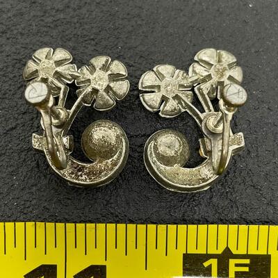 VINTAGE SILVER TONED RHINESTONE FLORAL EARRINGS