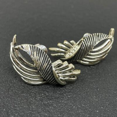 VINTAGE SILVER TONED UNIQUE EARRINGS