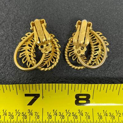 VINTAGE GOLD TONED LEAF/FERN EARRINGS