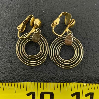 VINTAGE GOLD TONED COIL EARRINGS
