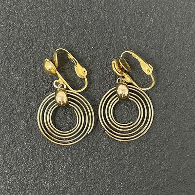 VINTAGE GOLD TONED COIL EARRINGS
