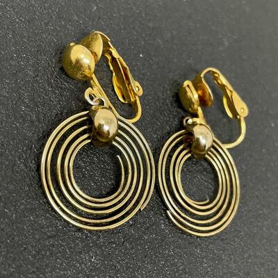 VINTAGE GOLD TONED COIL EARRINGS