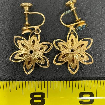 VINTAGE GOLD TONED FLOWER EARRINGS W/ BLUE STONES