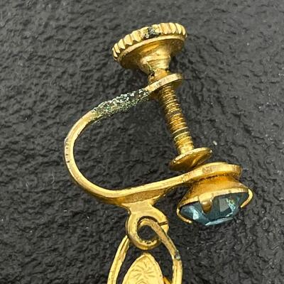 VINTAGE GOLD TONED FLOWER EARRINGS W/ BLUE STONES