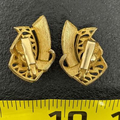 VINTAGE GOLD TONED EARRINGS W/ RHINESTONES