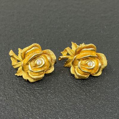 VINTAGE GOLD TONED ROSE EARRINGS