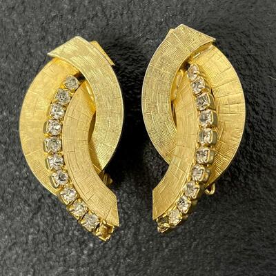 VINTAGE HOBÃ‰ GOLD TONED EARRINGS W/ RHINESTONES