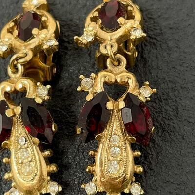 VINTAGE LUSTERN GOLD TONED EARRINGS W/ RED STONES