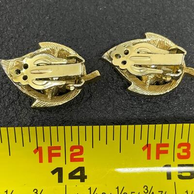 VINTAGE GOLD TONED LEAF W/ ORANGE STONES EARRING & BROOCH SET