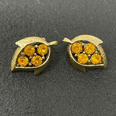 VINTAGE GOLD TONED LEAF W/ ORANGE STONES EARRING & BROOCH SET