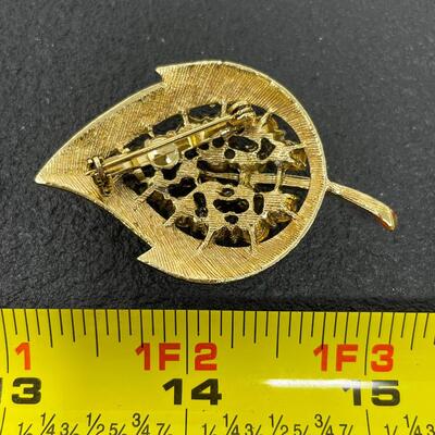 VINTAGE GOLD TONED LEAF W/ ORANGE STONES EARRING & BROOCH SET