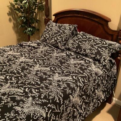 Macys Furniture Queen Bedframe inc Headboard Footboard and Rails