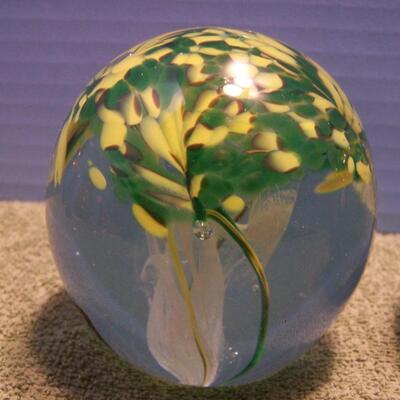 LOT 86 LOVELY COLLECTIBLE 3 KERRY GLASS PAPERWEIGHTS