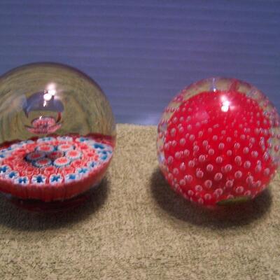 LOT 87 PRETTY COLLECTIBLE ART GLASS PAPERWEIGHTS --MURANO