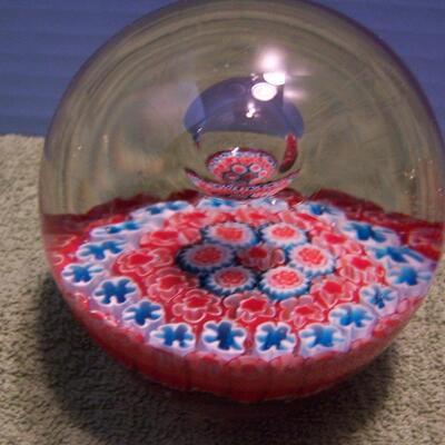 LOT 87 PRETTY COLLECTIBLE ART GLASS PAPERWEIGHTS --MURANO