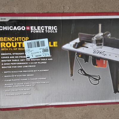 LOT 24 NEW CHICAGO ELECTRIC BENCHTOP ROUTER TABLE W ROUTER