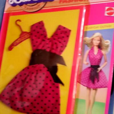 LOT 11  VINTAGE BARBIE OUTFIT MINT ON CARD