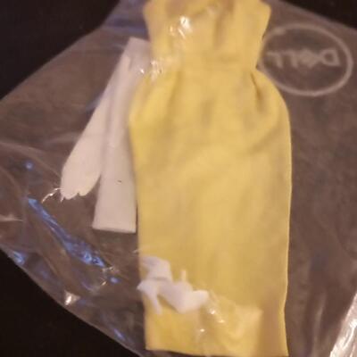 LOT 14  YELLOW BARBIE DRESS WITH SHOES