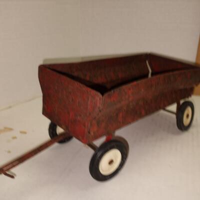 Vintage ERTL 1:16 International Flareside Farm Wagon Red Pressed Steel 8"