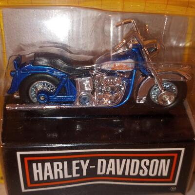 1992 MATCHBOX LOW RIDER MOTORCYCLE HARLEY DAVIDSON DIECAST ON CARD