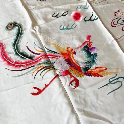 VINTAGE SILK ORIENTAL EMBROIDERED FABRIC/QUILT TOPPER