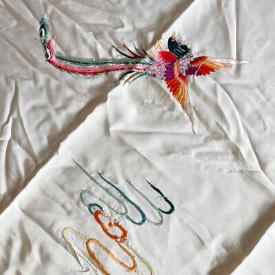 VINTAGE SILK ORIENTAL EMBROIDERED FABRIC/QUILT TOPPER