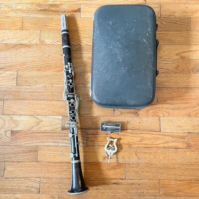 VINTAGE EVETTE WOODEN CLARINET & CASE - PARIS FRANCE