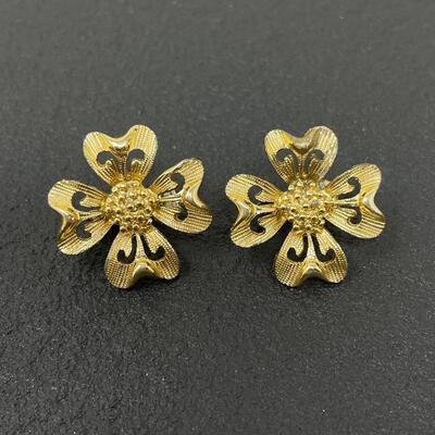 VINTAGE GOLD TONED SHAMROCK EARRINGS