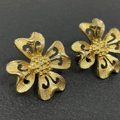 VINTAGE GOLD TONED SHAMROCK EARRINGS