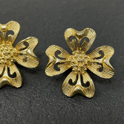 VINTAGE GOLD TONED SHAMROCK EARRINGS