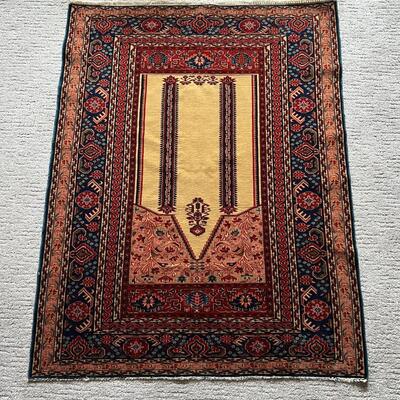 Beautiful Hand Woven Pakistani Prayer Rug
