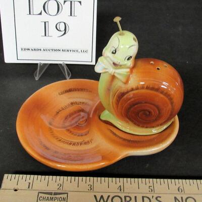 Vintage Enesco Hard to Find Snappy Snail Shaker and Spoon Rest Set